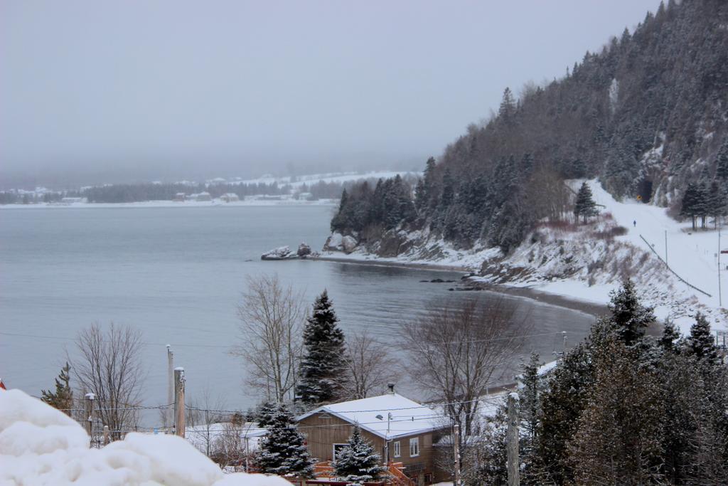 Motel De L'Anse Port-Daniel Exterior foto