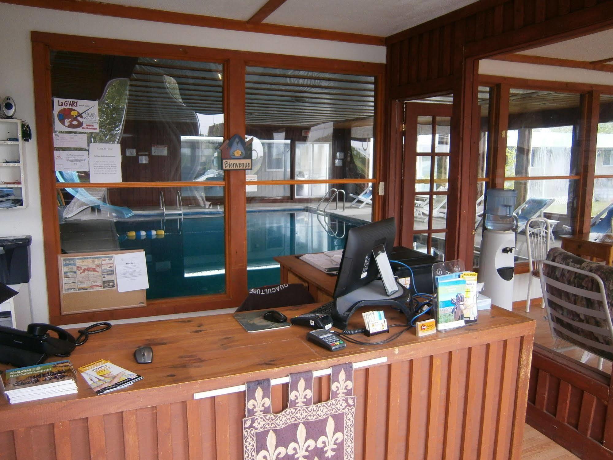 Motel De L'Anse Port-Daniel Exterior foto